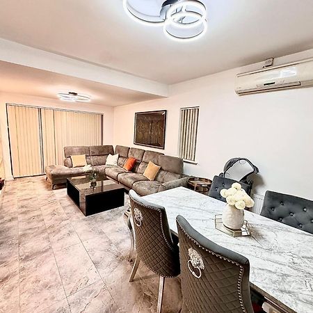 Deluxe Spacious King Size Room Hornchurch Екстер'єр фото