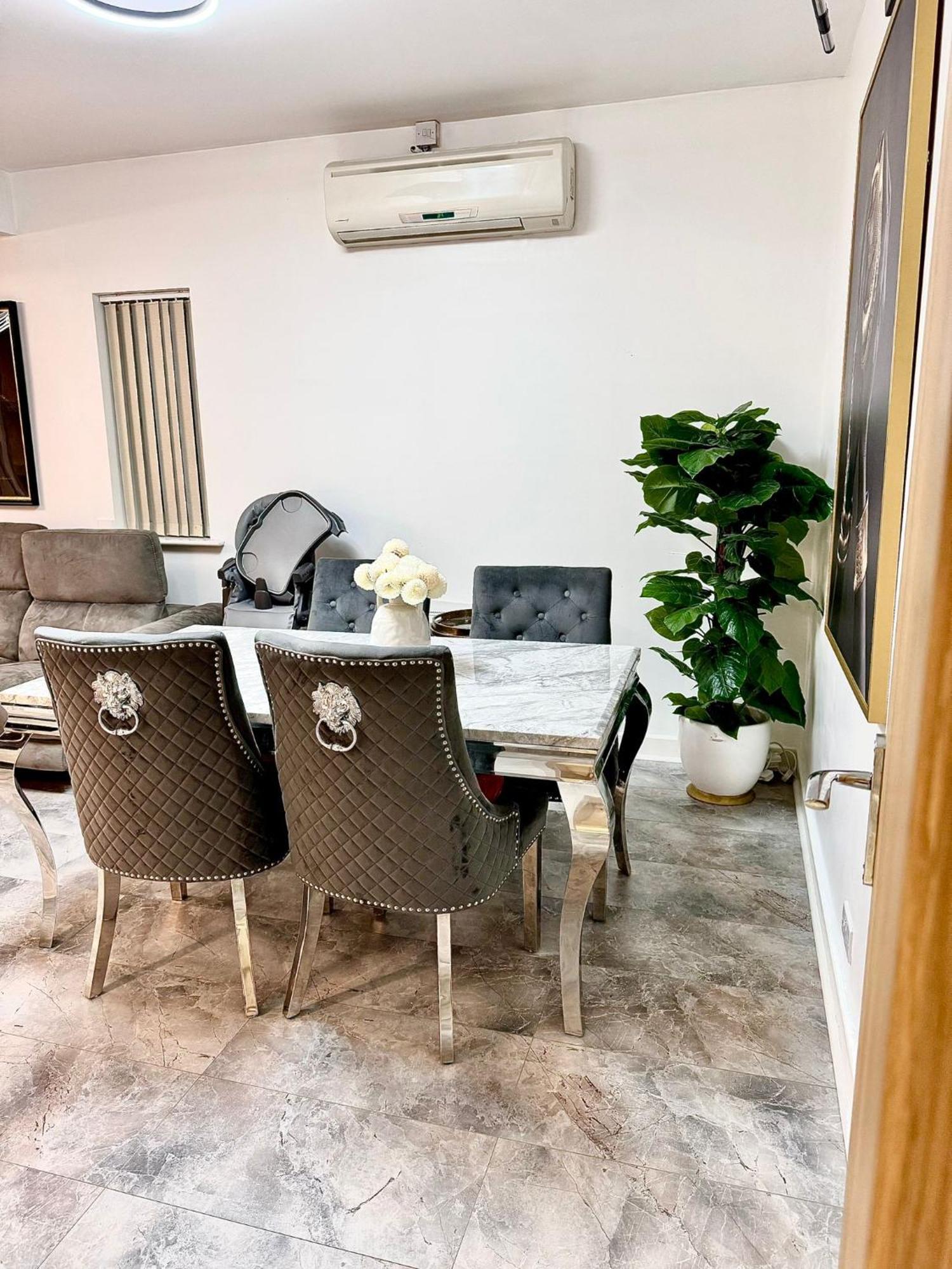 Deluxe Spacious King Size Room Hornchurch Екстер'єр фото