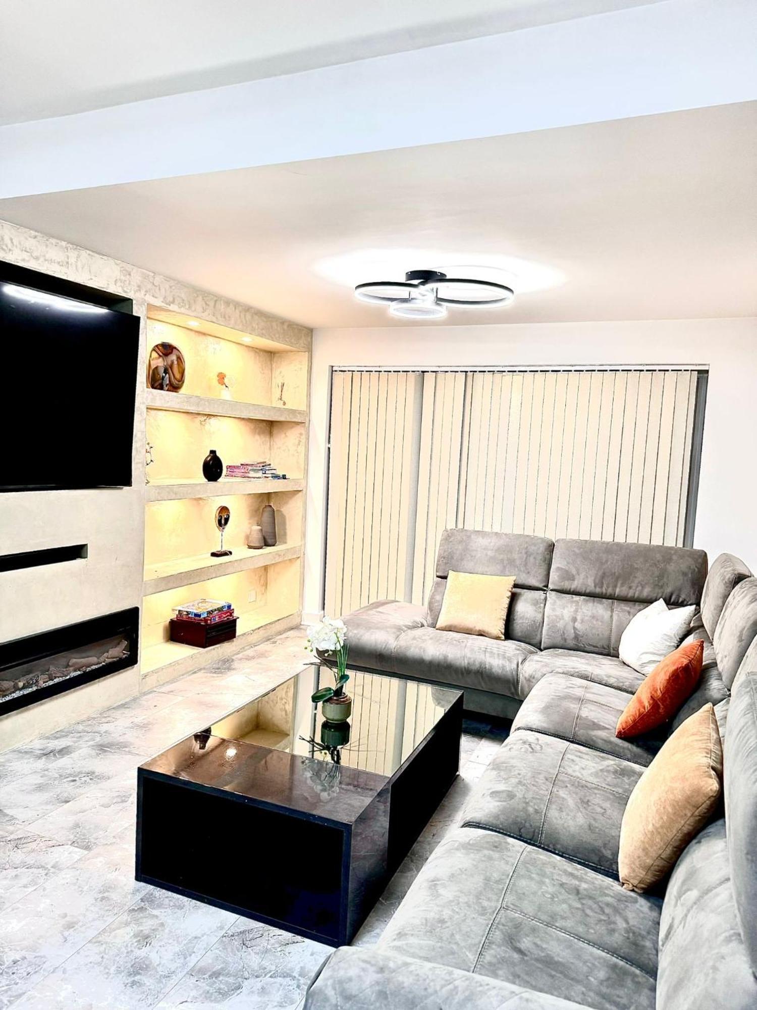 Deluxe Spacious King Size Room Hornchurch Екстер'єр фото