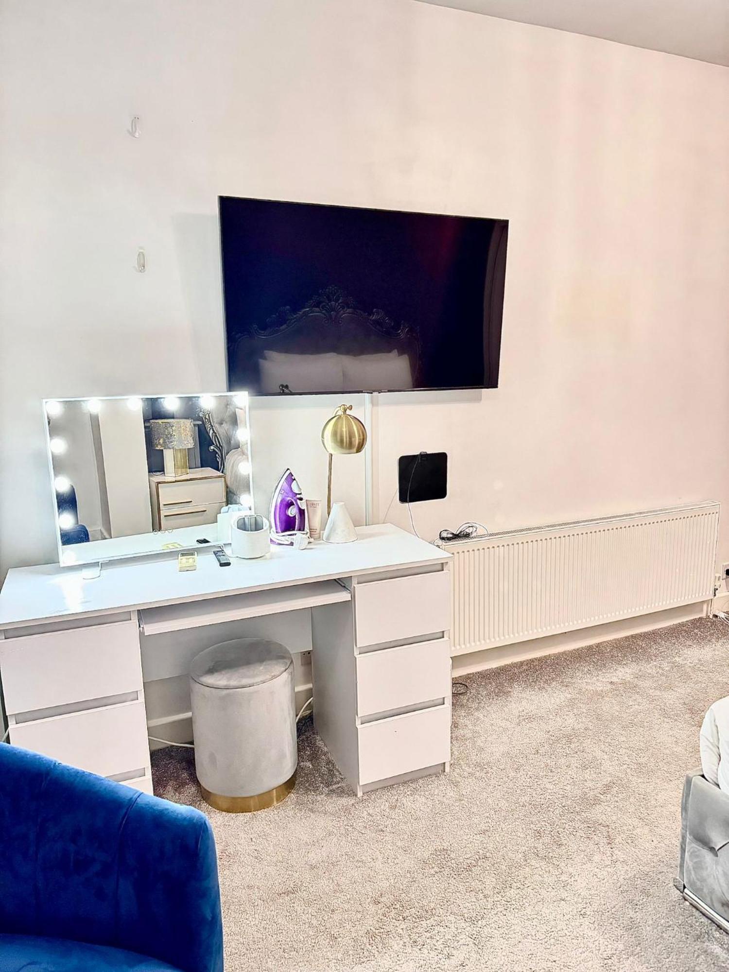Deluxe Spacious King Size Room Hornchurch Екстер'єр фото