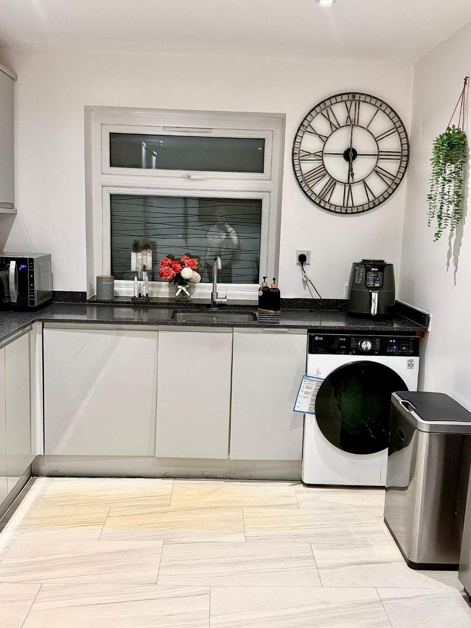 Deluxe Spacious King Size Room Hornchurch Екстер'єр фото