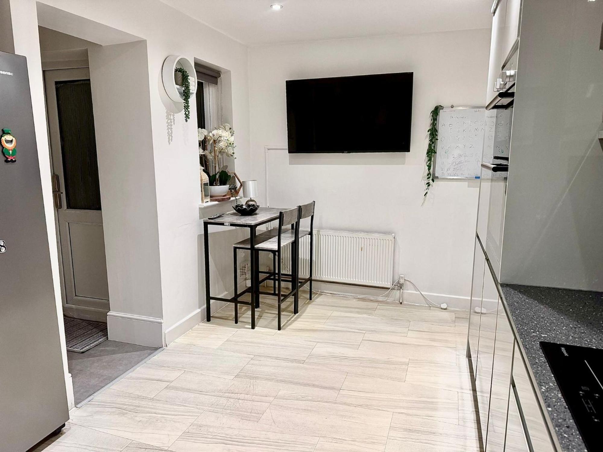 Deluxe Spacious King Size Room Hornchurch Екстер'єр фото